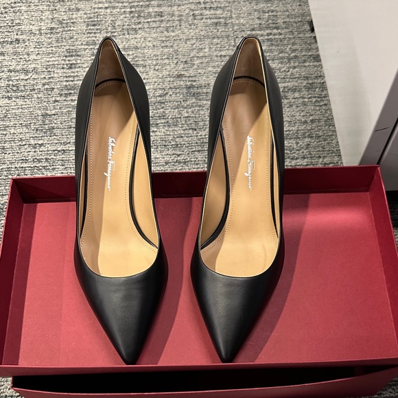 Salvatore Ferragamo Ilary 70MM Classic Black Heels - Picture 5 of 10